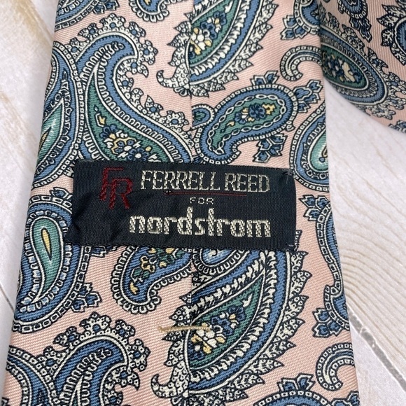 Ferrell Reed For Nordstrom 100% Silk Tie Soft pink Paisley - Picture 4 of 6
